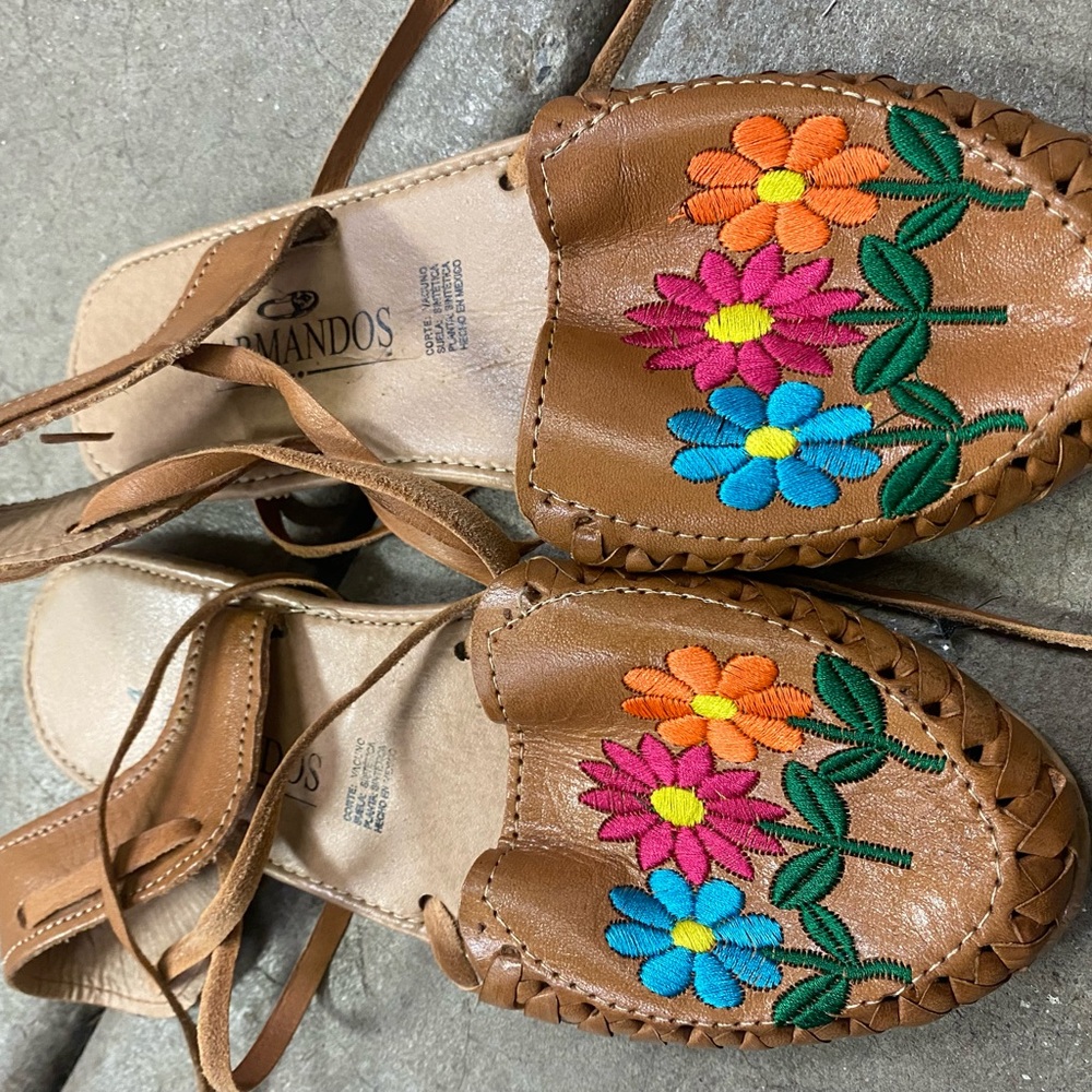 Brown Floral Embroidered Women's Sandals size 8